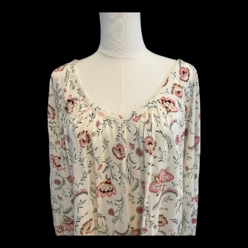 π π NWOT OLD NAVY Womenβs Floral V-Neck Cropped 3/4 Sleeve Top - Picture 2 of 9